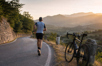 Tommi passa dalla bici alla corsa durante un blocco endurance